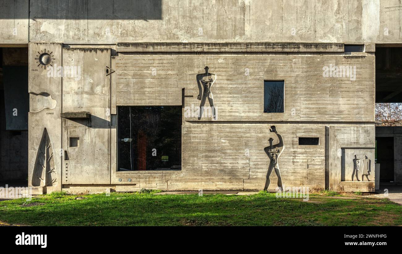 Detail of the facade of the Unité d'Habitation de Firminy-Vert, a building designed by the Swiss architect Le Corbusier. Firminy, France Stock Photo