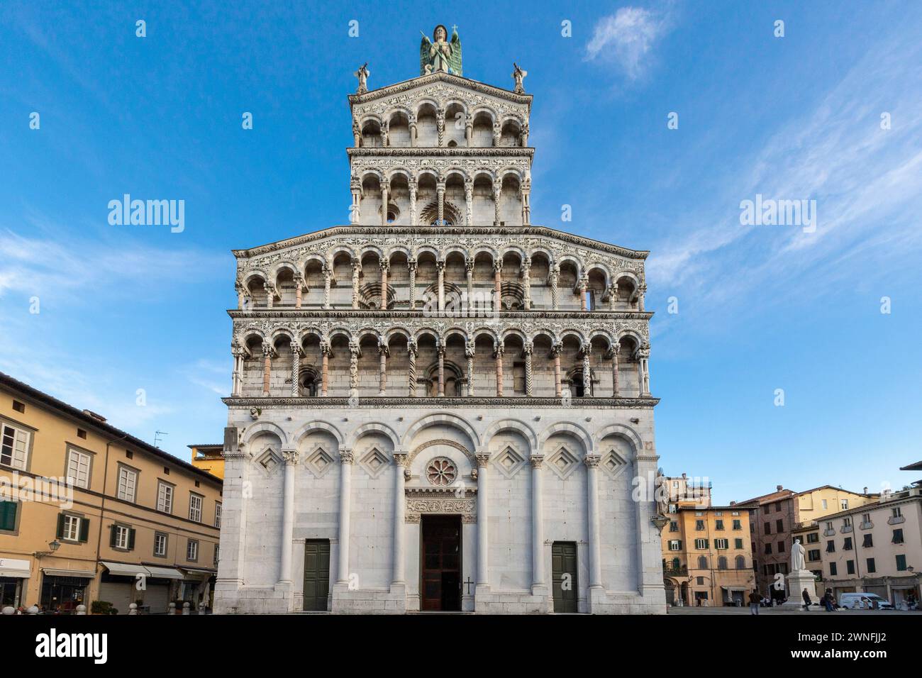 Chiesa basilica di san michele hi-res stock photography and images - Alamy