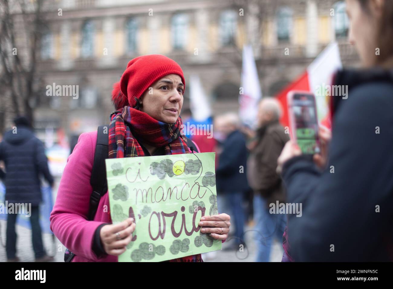 Milano, Italia. 02nd Mar, 2024. Foto Stefano Porta/LaPresse02-03-2024, Milano, Italia - Cronaca - Largo Cairoli manifestazione &#x201c;Vietato respirare&#x201d; per chiedere aria pulita in Lombardia March 2, 2024, Milan, Italy - News - Largo Cairoli &#x201c;Forbidden to Breathe&#x201d; demonstration to demand clean air in Lombardy Credit: LaPresse/Alamy Live News Stock Photo