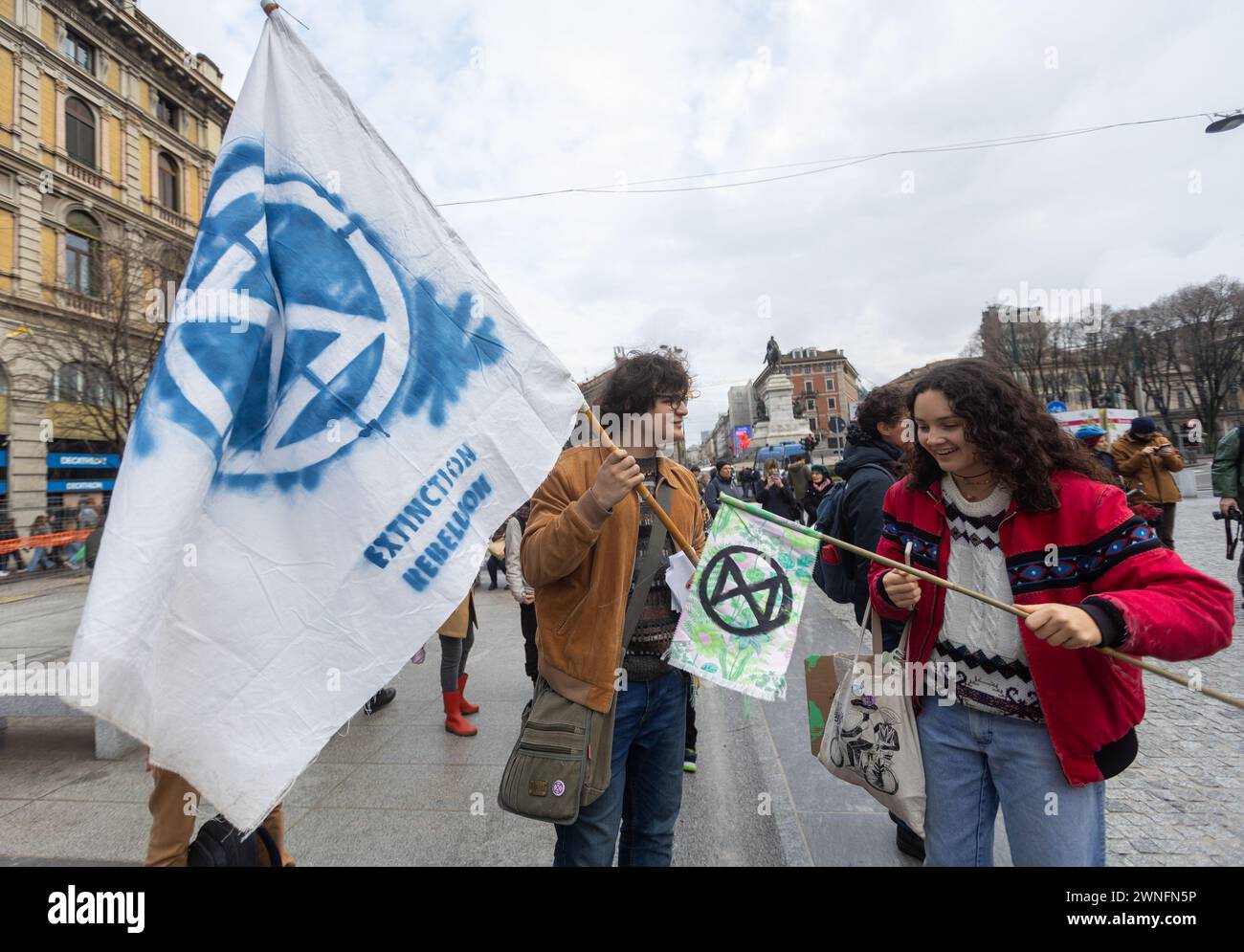 Milano, Italia. 02nd Mar, 2024. Foto Stefano Porta/LaPresse02-03-2024, Milano, Italia - Cronaca - Largo Cairoli manifestazione &#x201c;Vietato respirare&#x201d; per chiedere aria pulita in Lombardia March 2, 2024, Milan, Italy - News - Largo Cairoli &#x201c;Forbidden to Breathe&#x201d; demonstration to demand clean air in Lombardy Credit: LaPresse/Alamy Live News Stock Photo