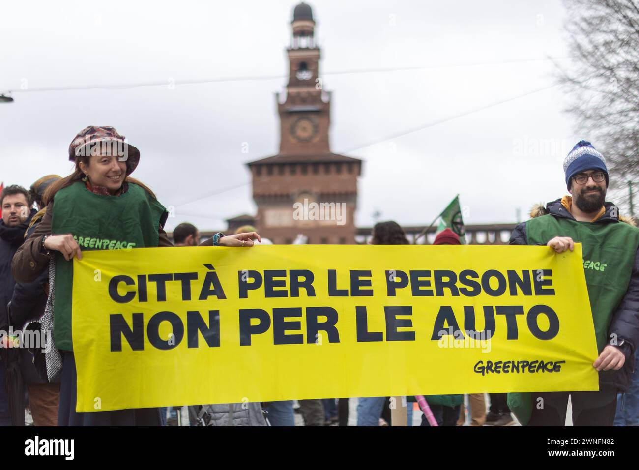 Milano, Italia. 02nd Mar, 2024. Foto Stefano Porta/LaPresse02-03-2024, Milano, Italia - Cronaca - Largo Cairoli manifestazione &#x201c;Vietato respirare&#x201d; per chiedere aria pulita in Lombardia March 2, 2024, Milan, Italy - News - Largo Cairoli &#x201c;Forbidden to Breathe&#x201d; demonstration to demand clean air in Lombardy Credit: LaPresse/Alamy Live News Stock Photo