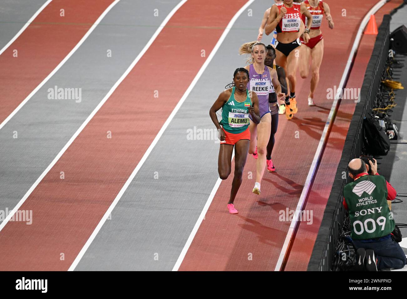 Jemma Reekie (GB) wins the semi-final for the 800m for women ahead of Habitam Alemu (Ethiopia) and Halimah Nakaayi (Uganda) at the world indoor athletics championships, Glasgow 2 march 2024 Stock Photo