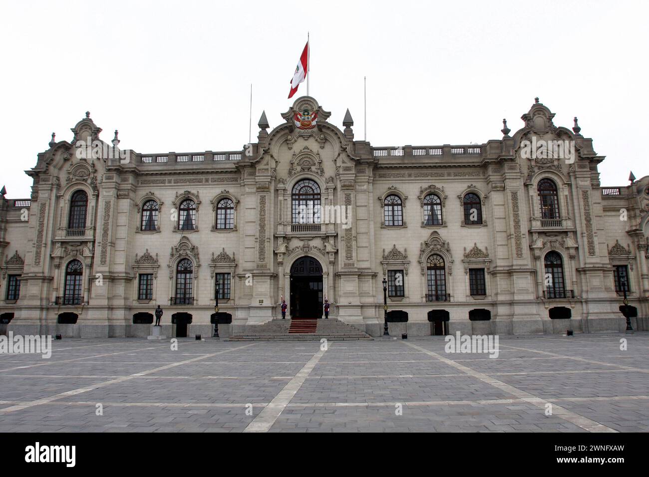 Lima, Peru - jul 09, 2008 - The Government Palace, also known as the House of Pizarro at the Plaza Mayor or Plaza de Armas in Lima, Peru Stock Photo