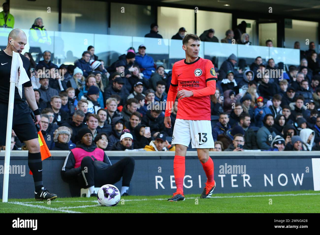 Craven Cottage, Fulham, London, UK. 2nd Mar, 2024. Premier League Football, Fulham versus Brighton and Hove Albion; Pascal Gross of Brighton and Hove Albion readying to take a corner kick. Credit: Action Plus Sports/Alamy Live News Stock Photo