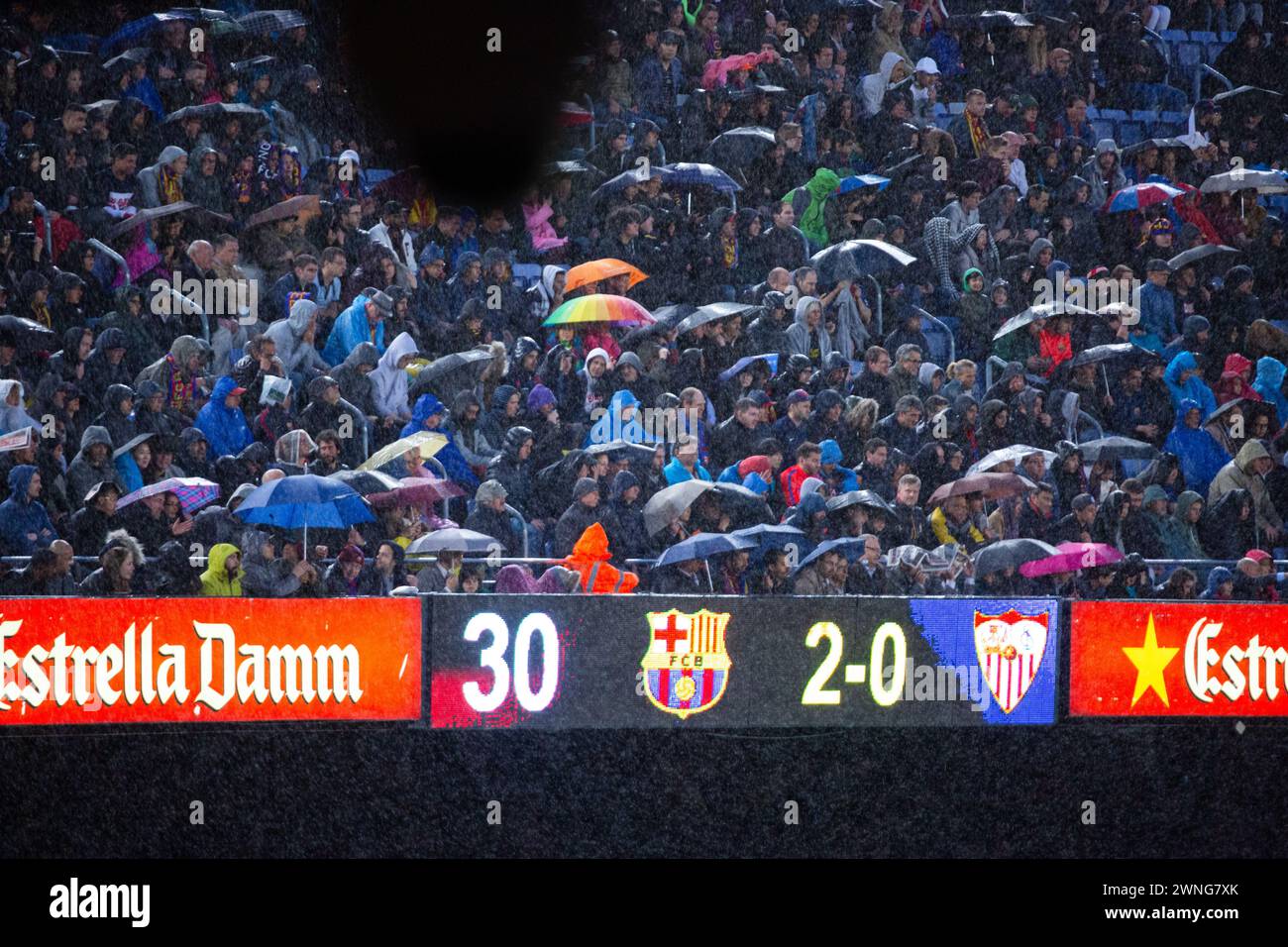 UMBRELLAS, SCOREBOARD, FANS, BARCELONA FC, 2019: Barcelona fans at Camp Nou celebrate an easy win over a title rival. The home team lead 2-0 after 30 minutes. Barcelona FC v Sevilla FC at Camp Nou, Barcelona on 5 April 2017. Photo: Rob Watkins. Barca won the game 3-0 with three goals in the first 33 minutes. The game was played in a deluge of rain during a massive storm. Stock Photo