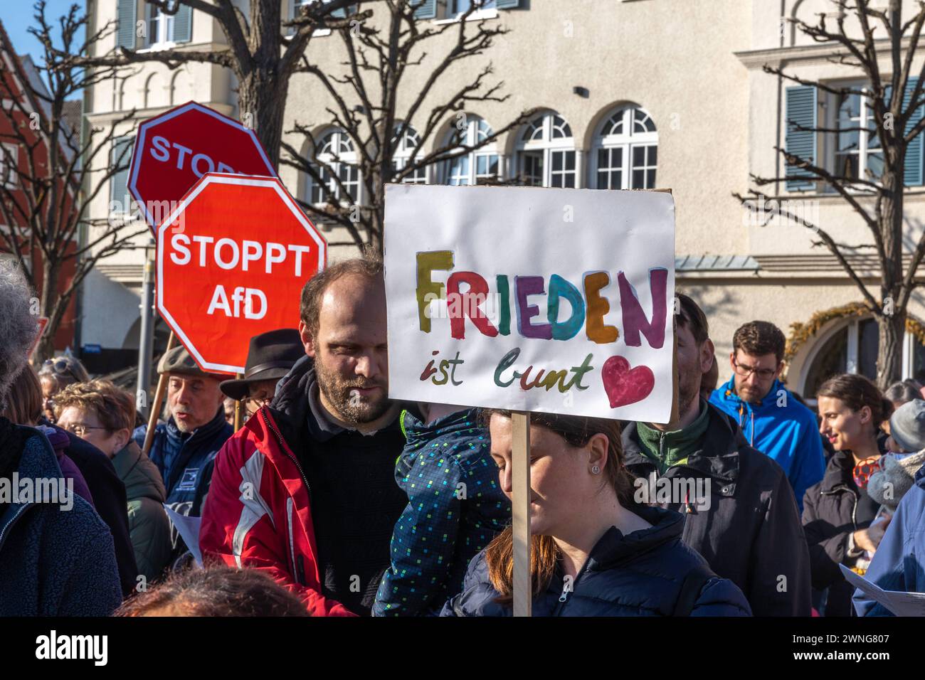 Plakate Auf Demo Für Demokratie, Gegen Rechts Und Gegen Das Erstarken ...