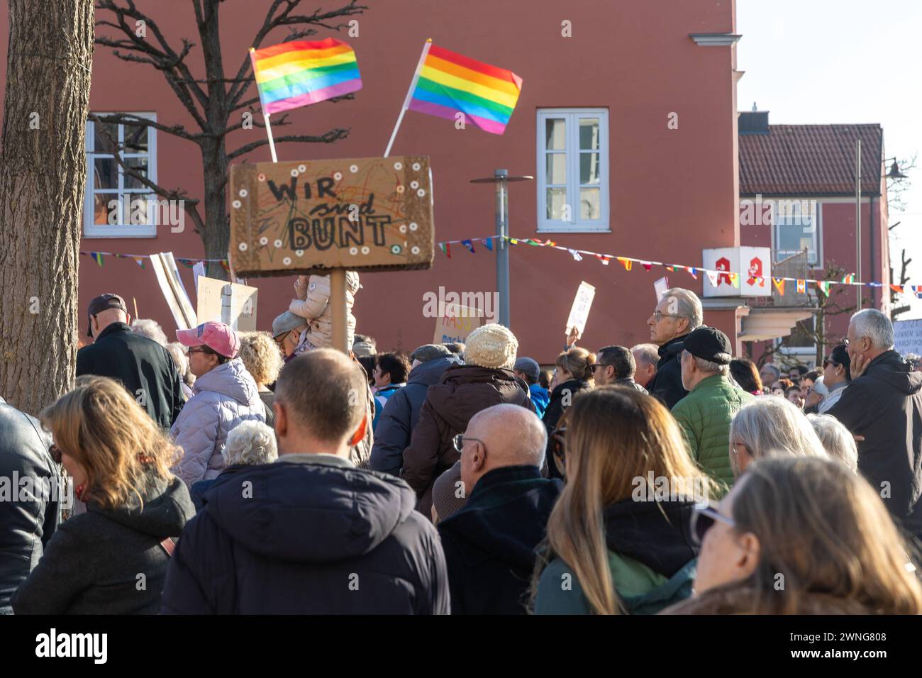 Plakate auf Demo für Demokratie, gegen rechts und gegen das Erstarken