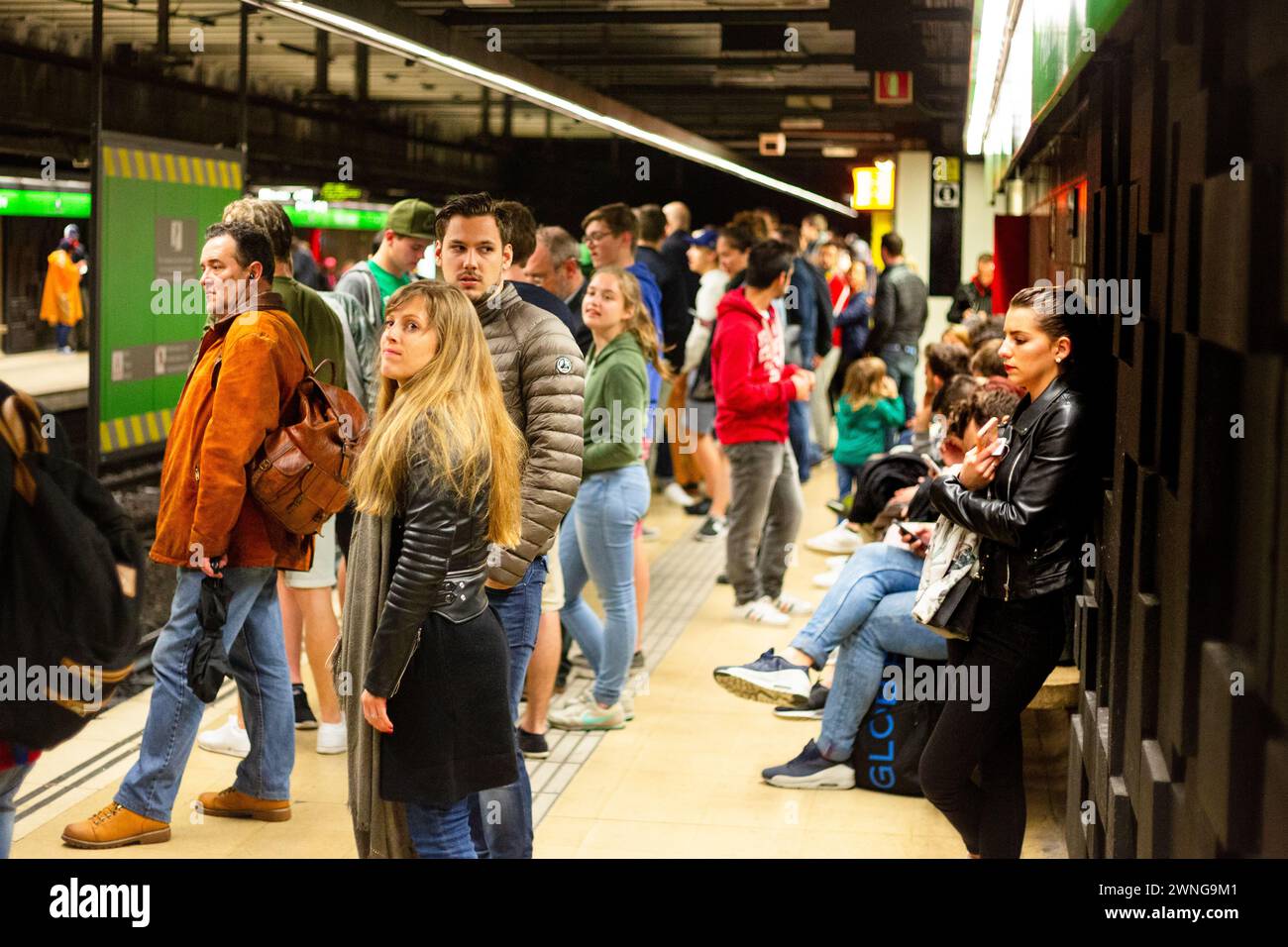 PUBLIC TRANSPORT, METRO, FANS, BARCELONA FC, 2019: Waiting for a train ...