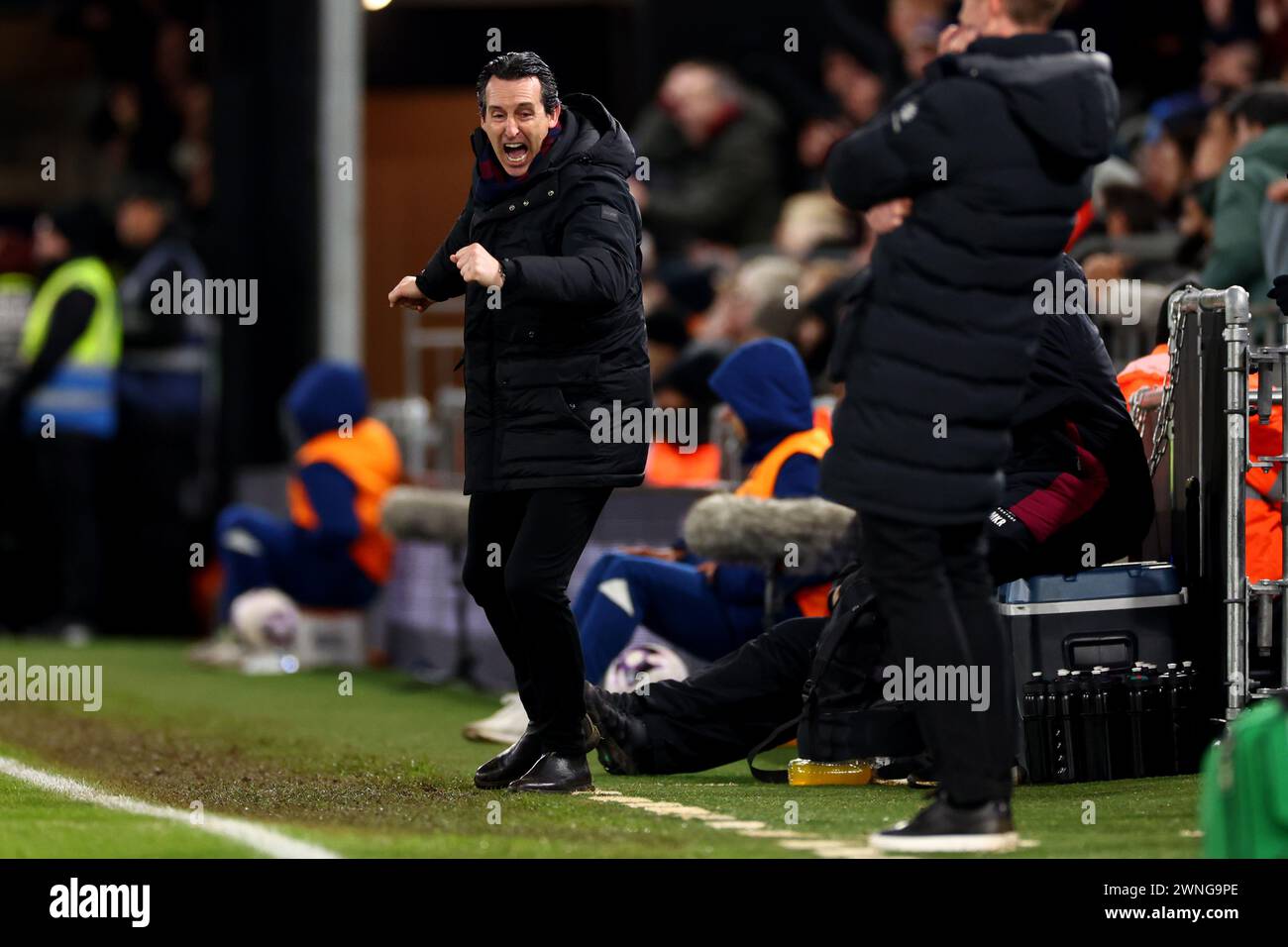 Kenilworth Road, Luton, Bedfordshire, UK. 2nd Mar, 2024. Premier League Football, Luton Town versus Aston Villa; Aston Villa Manager Unai Emery celebrates the goal by Lucas Digne of Aston Villa for 2-3 in the 89th minute Credit: Action Plus Sports/Alamy Live News Stock Photo