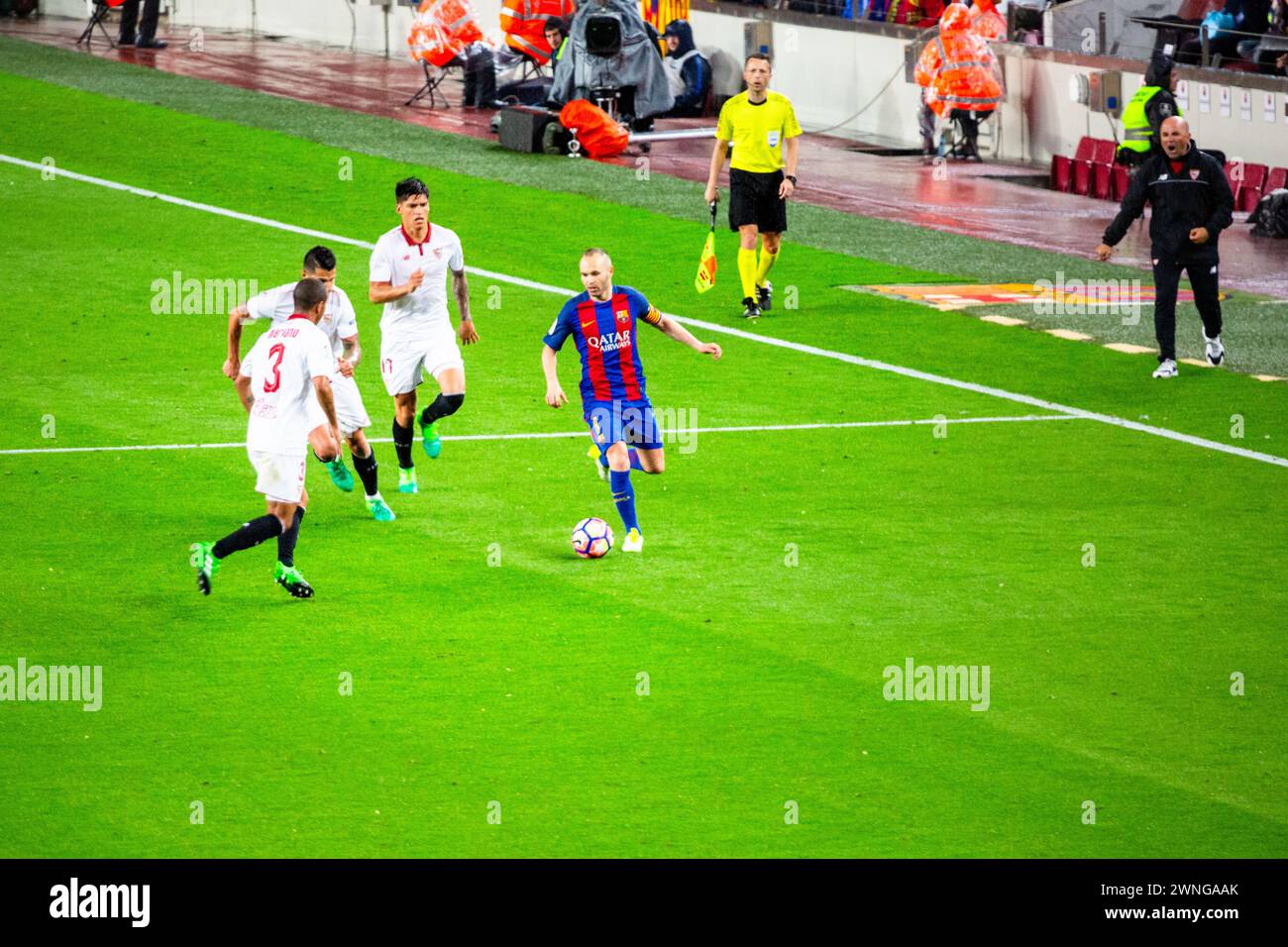 INIESTA, BARCELONA FC, 2017: Andrés Iniesta is attacking from midfield. Barcelona FC v Sevilla FC at Camp Nou, Barcelona on 5 April 2017. Photo: Rob Watkins. Barca won the game 3-0 with three goals in the first 33 minutes. The game was played in a deluge of rain during a massive spring storm. Stock Photo