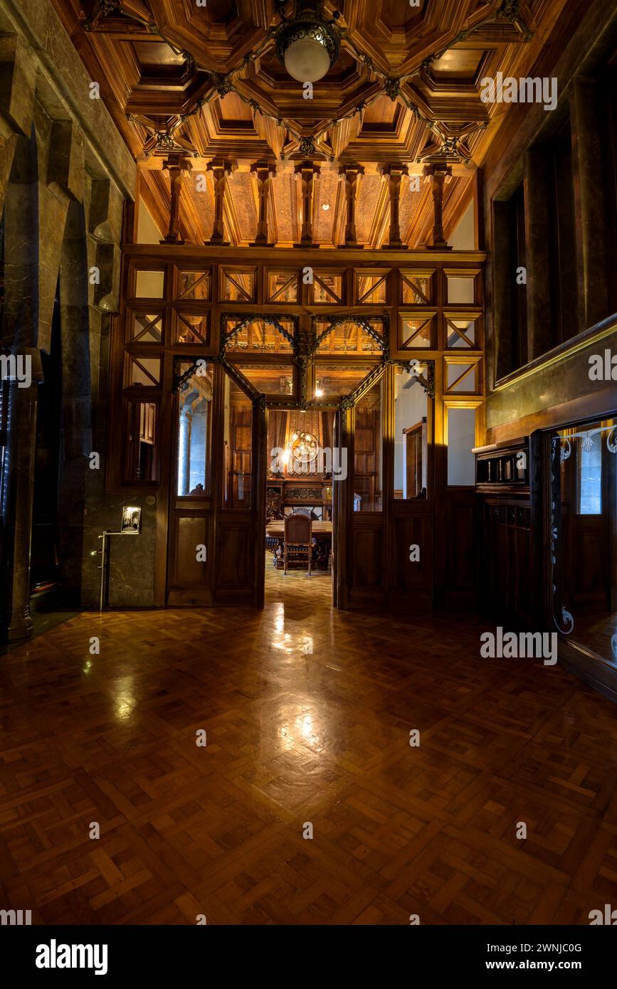 Palais gaudi hi-res stock photography and images - Alamy