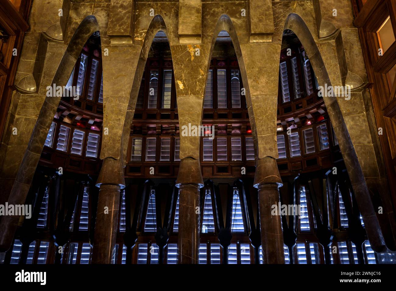 Arco catenari hi-res stock photography and images - Alamy
