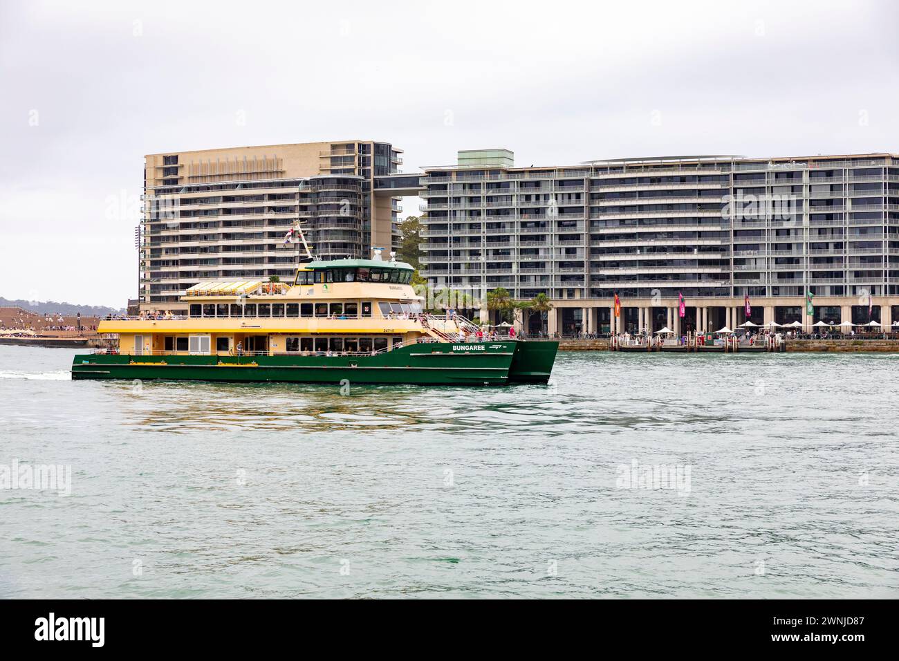Sydney emerald class ferry the MV Bungaree passes the toaster residential building and Bennelong Apartments east circular quay,Sydney,NSW,Australia, Stock Photo