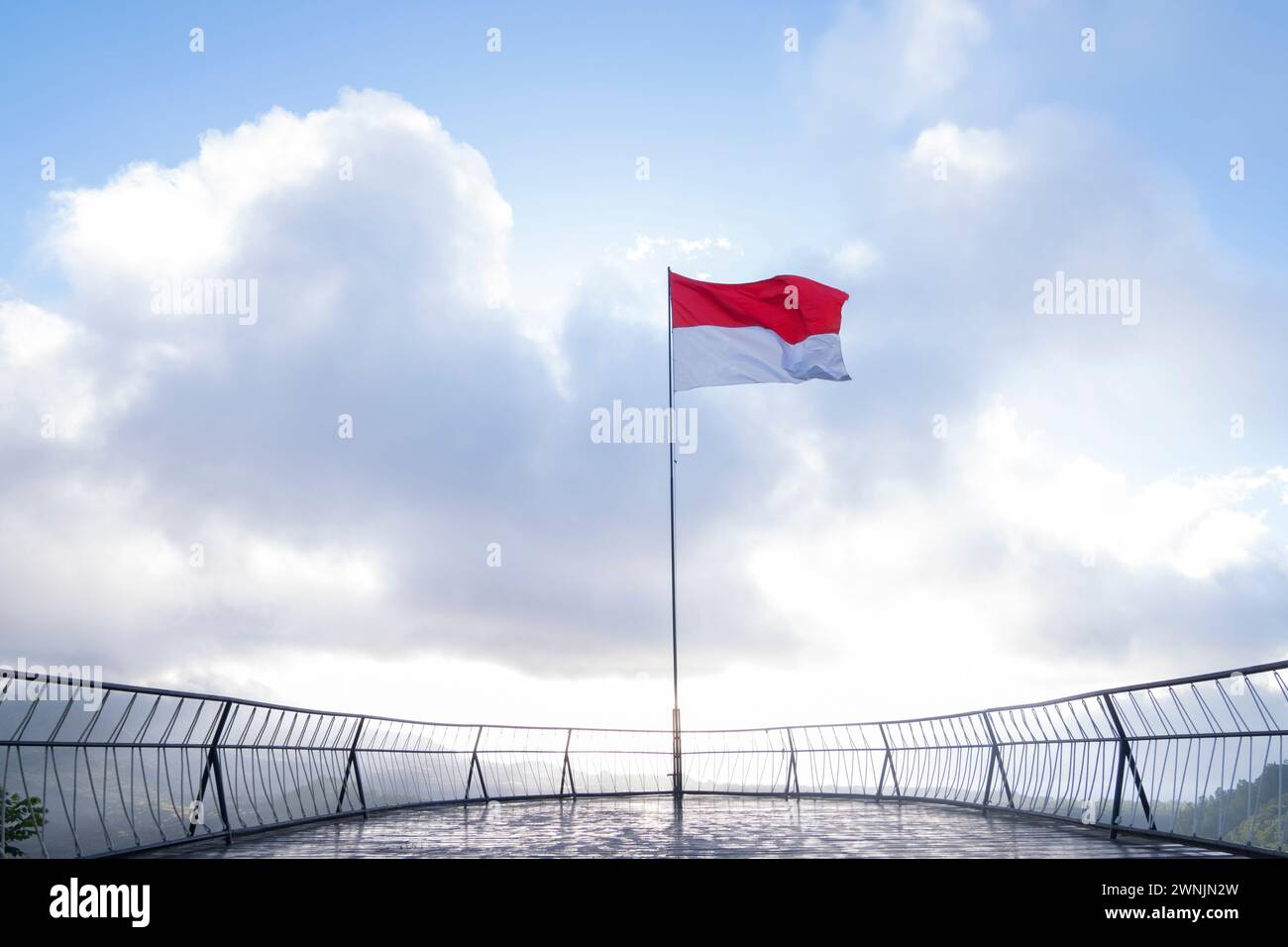 Bendera Merah Putih Berkibar di Pagi Hari Stock Photo - Alamy