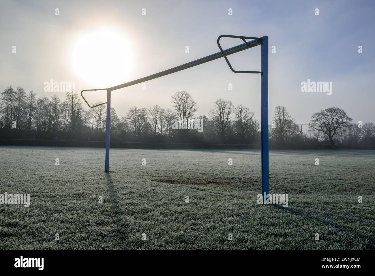 Avon Valley, Fordingbridge, Hampshire, UK, 3rd March 2024: Weather. Early meteorological spring morning frost and mist. Goalposts on frosty football pitch. Credit: Paul Biggins/Alamy Live News Stock Photo