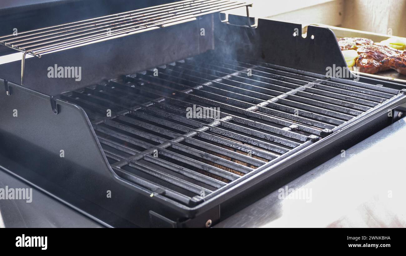 Two burner gas grill hi-res stock photography and images - Alamy