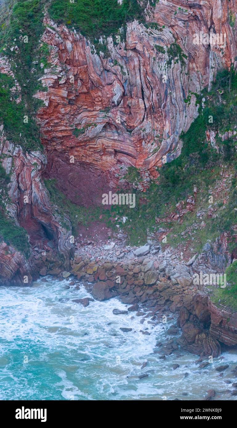 Folds and geological formations on Andrín or Ballota beach in the area around the town of Andrín. Cantabrian Sea. Council of LLanes. Asturias. Spain. Stock Photo