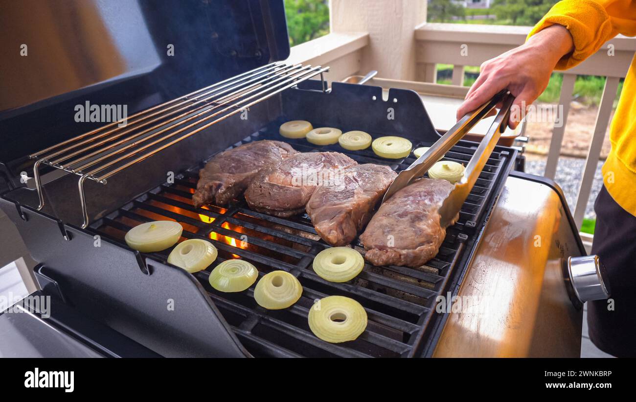 Two burner gas grill hi-res stock photography and images - Alamy