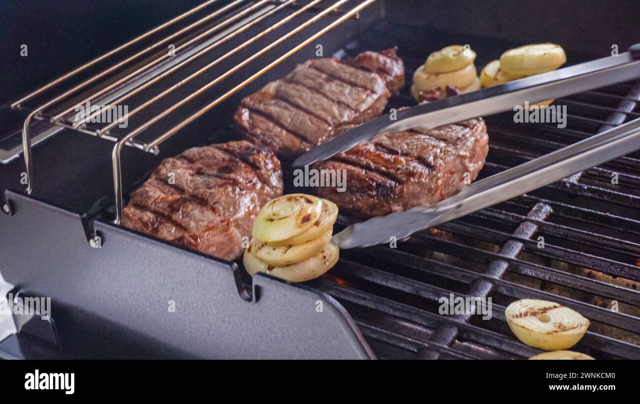 Two burner gas grill hi-res stock photography and images - Alamy