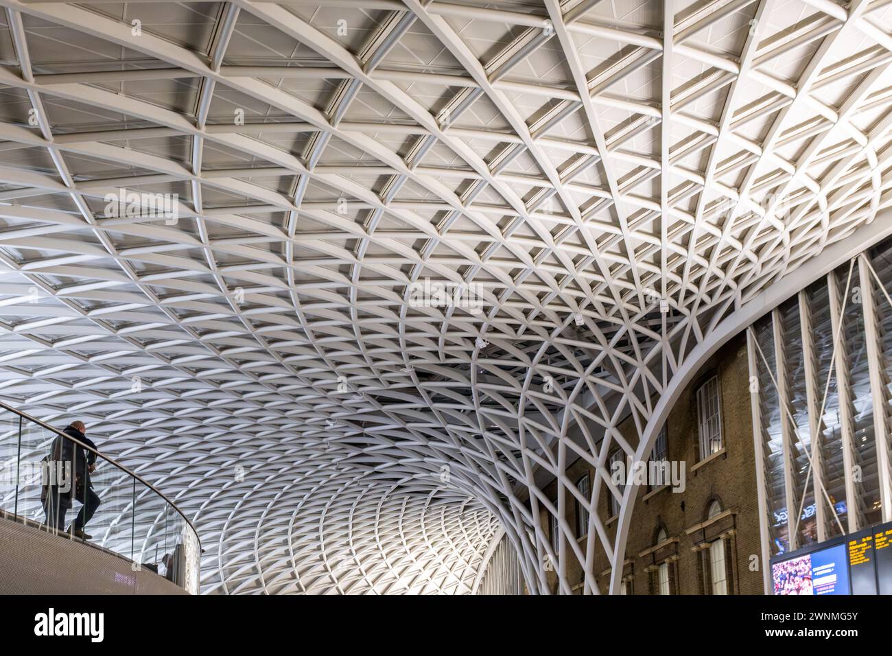 Kings cross station interior hi-res stock photography and images - Alamy
