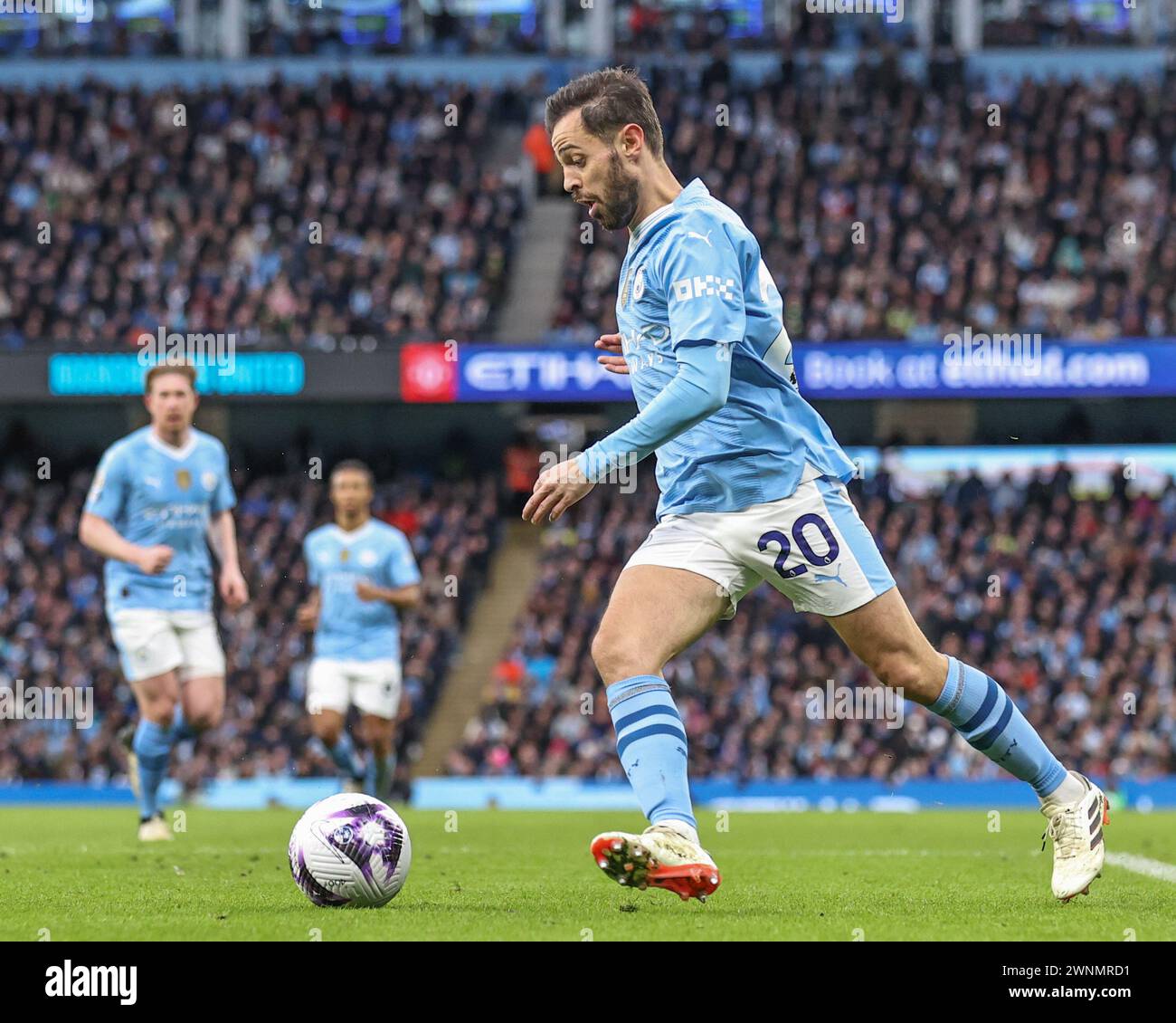Bernardo Silva of Manchester City breaks with the ball during the
