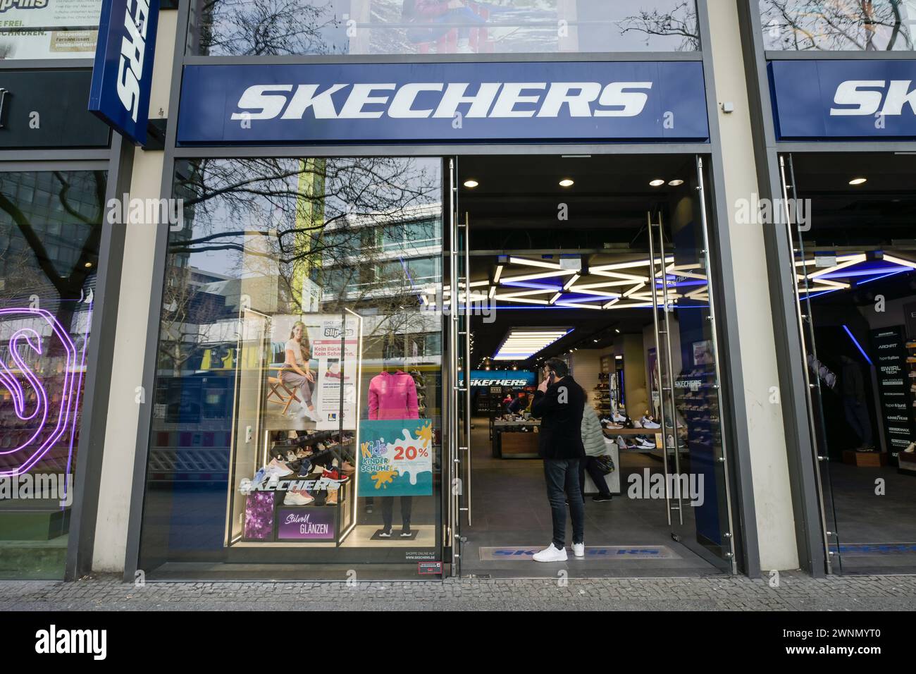 Skechers Sportschuhe, Geschäft, Tauentzienstraße, Charlottenburg, Berlin, Deutschland Stock Photo