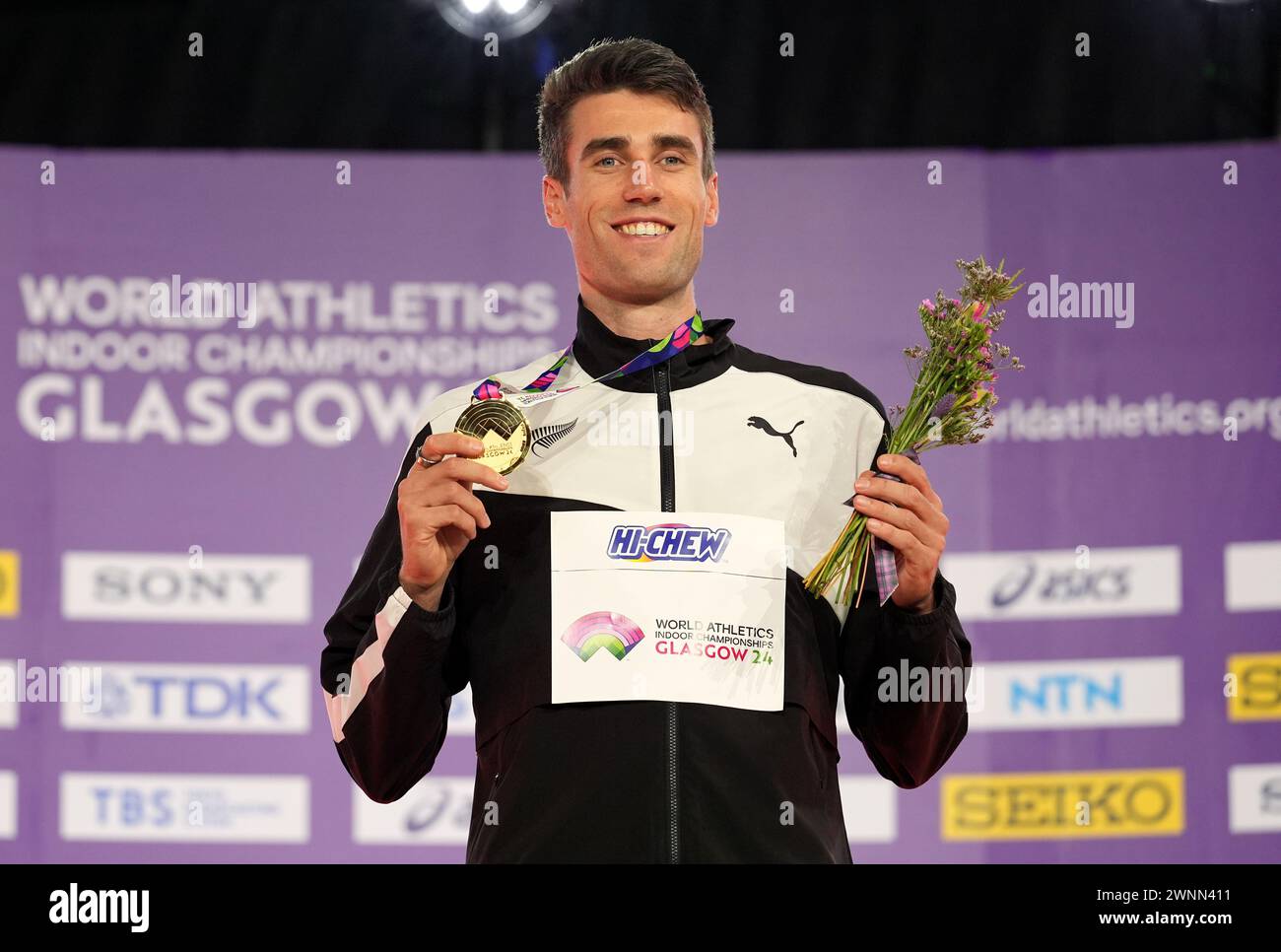 new-zealand-s-hamish-kerr-celebrates-gold-on-the-podium-for-the-men-s