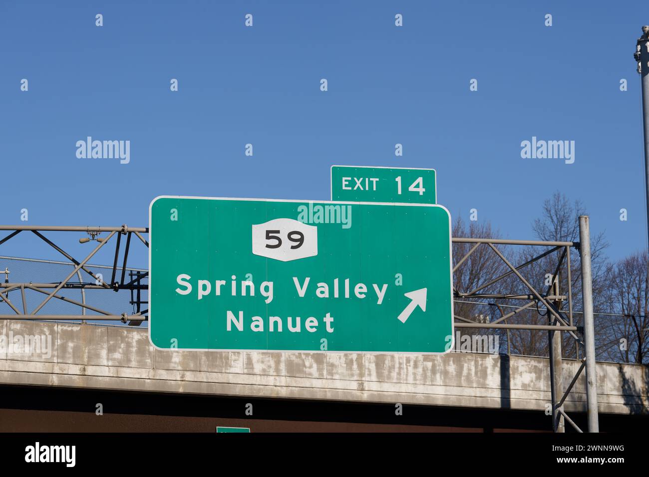 sign on I-287 I-87 NY State Thruway in Nanuet, New York for Exit 14 for NY-59 to Spring Valley and Nanuet Stock Photo