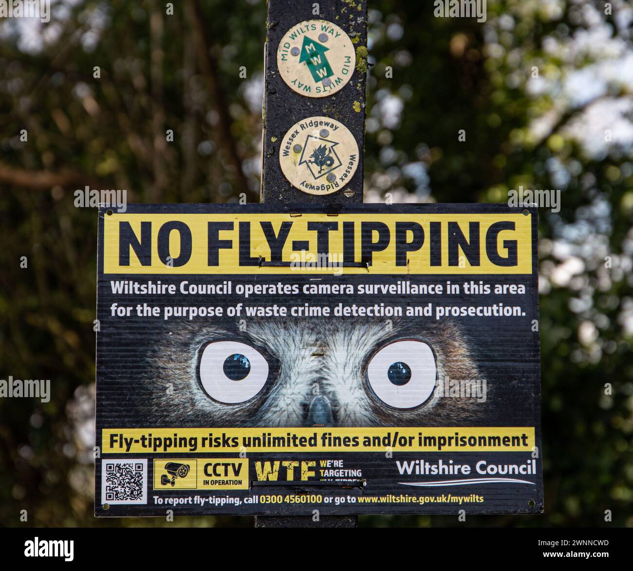 No fly-tipping sign with warning of camera surveillance and potential fines in Wiltshire area. Stock Photo