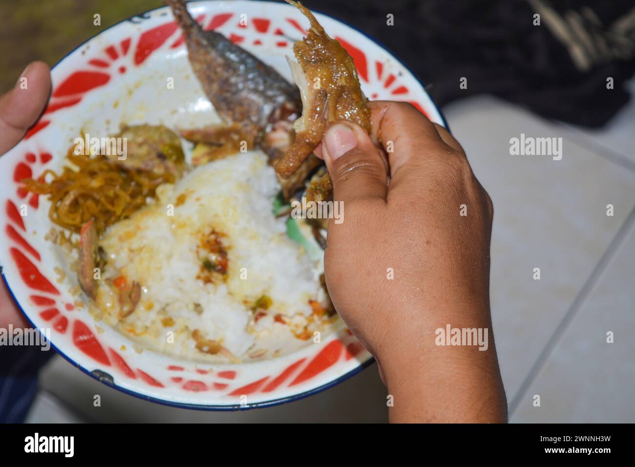 Photo of hands holding food, people eating Stock Photo - Alamy