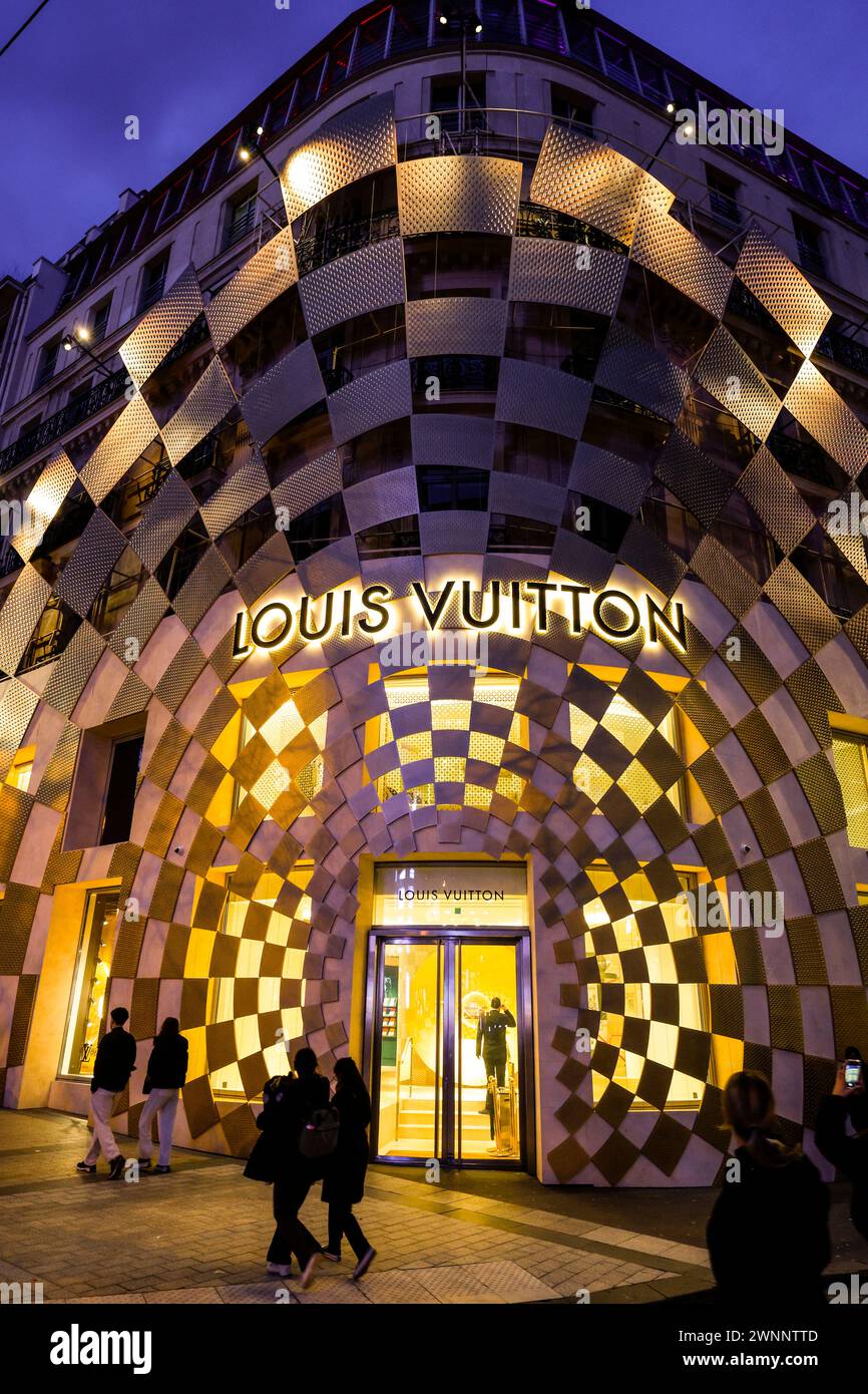 LOUIS VUITTON  TEMPORARY RESIDENCE AT 100 CHAMPS ELYSEES Stock Photo