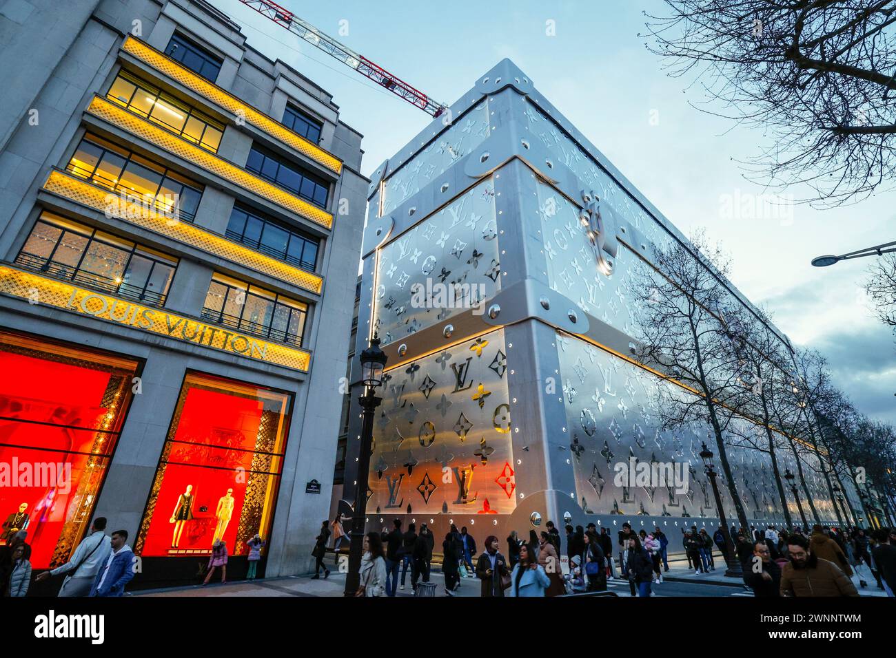 A MAMMOTH LOUIS VUITTON TRUNK ON THE CHAMPS ELYSEES PARIS Stock Photo