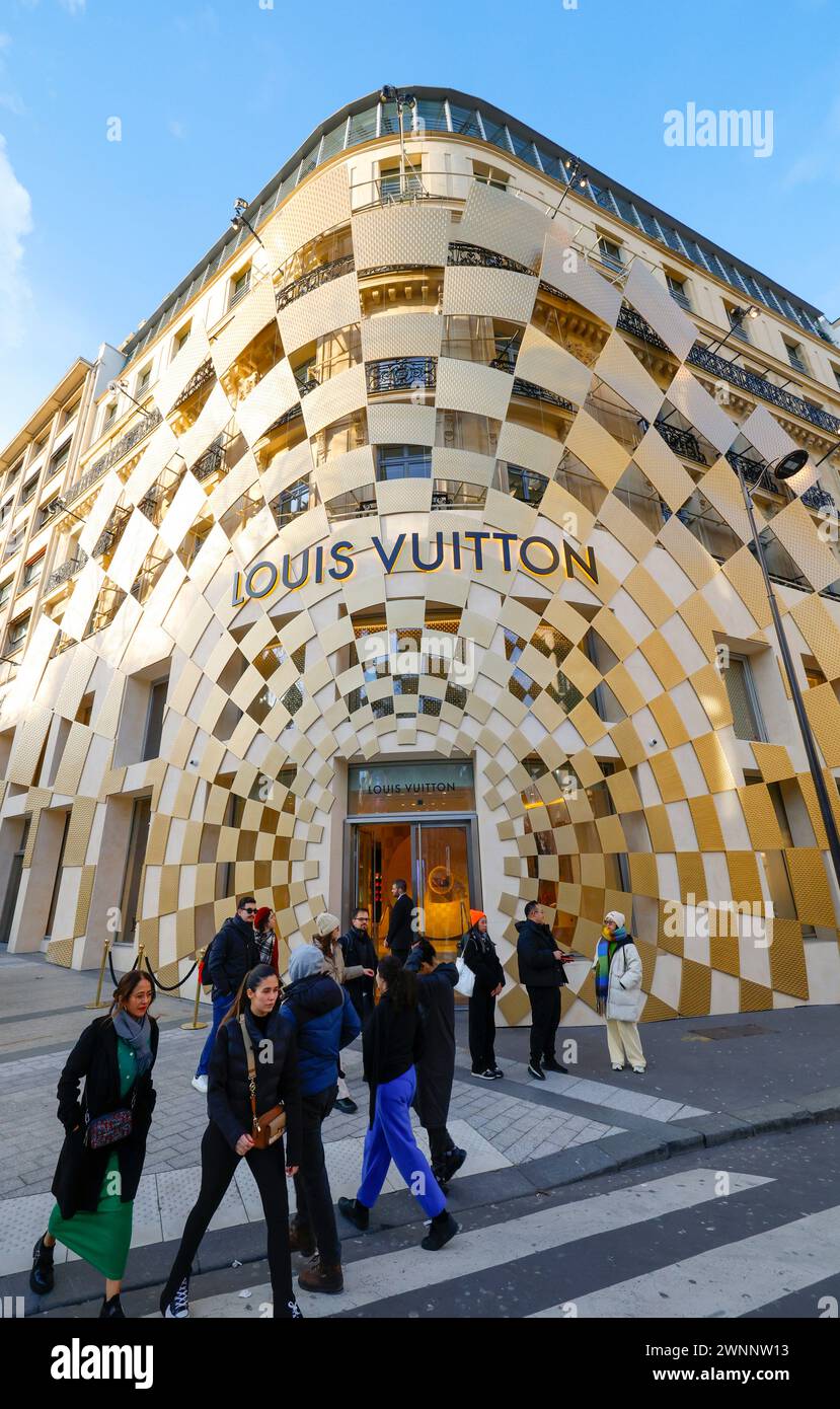 LOUIS VUITTON  TEMPORARY RESIDENCE AT 100 CHAMPS ELYSEES Stock Photo