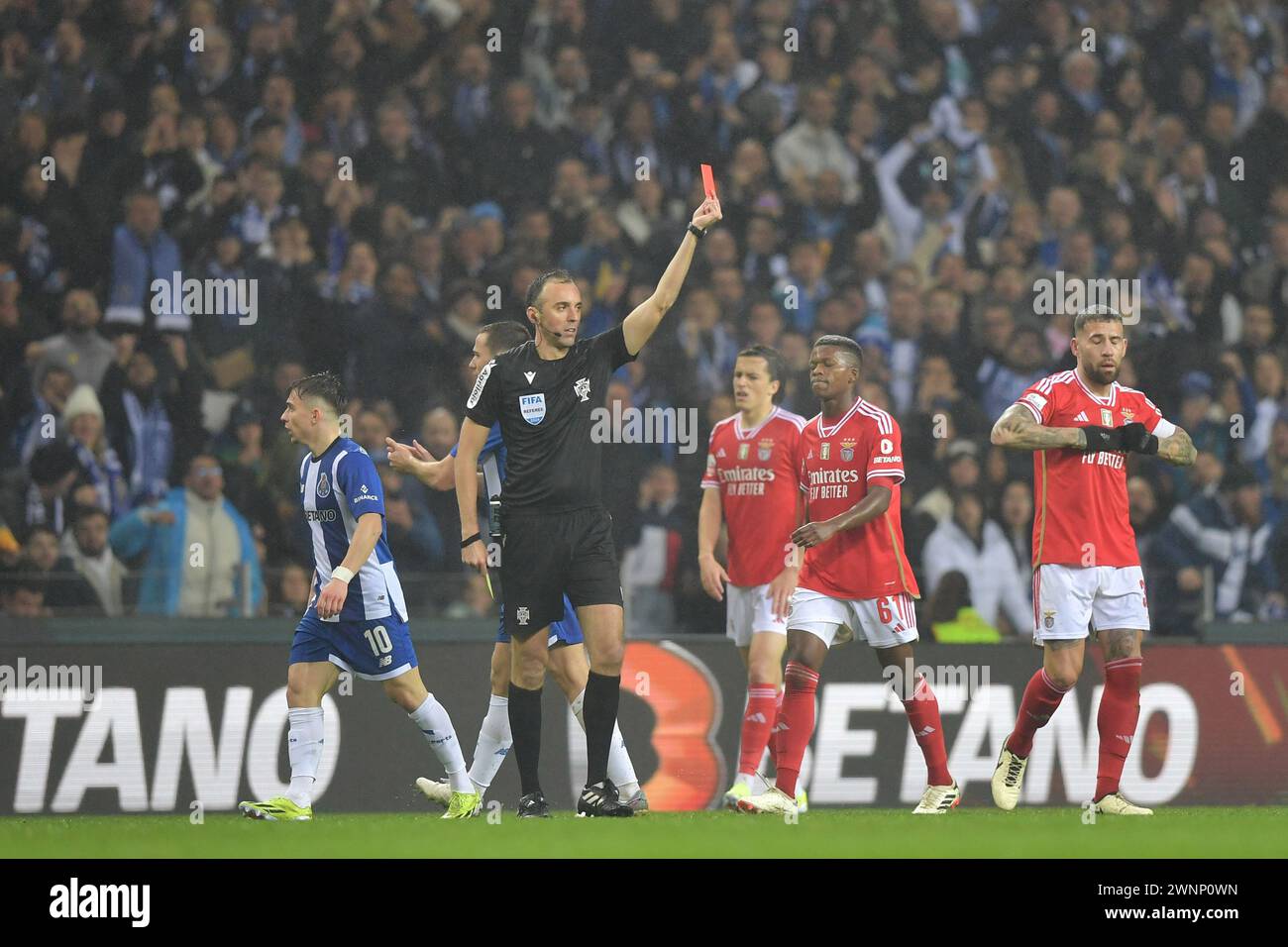 Porto, Portugal. 03rd Mar, 2024. Dragao Stadium, Primeira Liga 2023/2024, FC Porto versus Benfica; Referee FIFA Joao Pinheiro shows a red card to Nicolas Otamendi of Benfica during a match between Fc Porto and Benfica for the Primeira Liga 2023/2024 at Dragao Stadium in Porto on March 03. Photo: Daniel Castro/DiaEsportivo/Alamy Live News Credit: DiaEsportivo/Alamy Live News Stock Photo