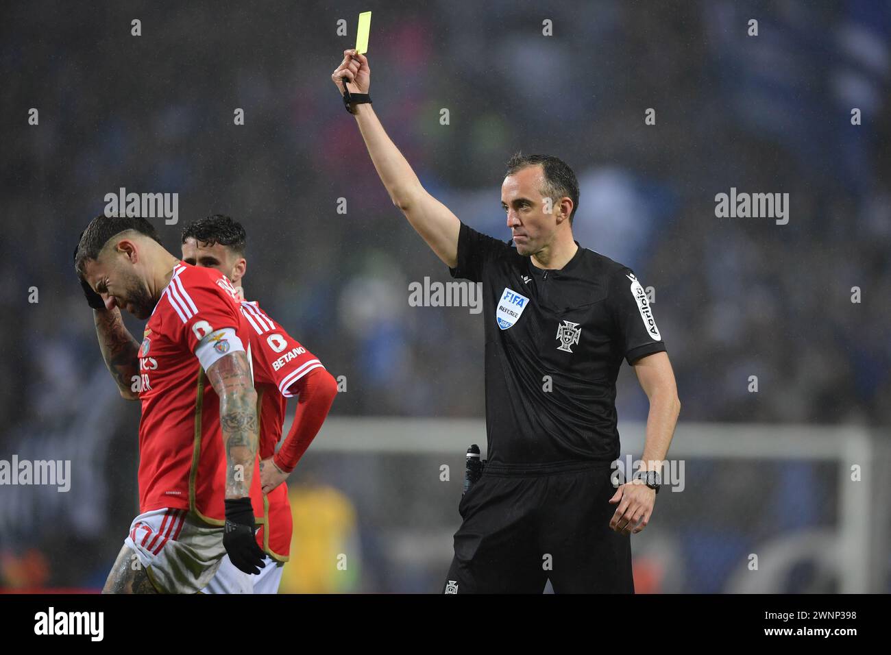 Porto, Portugal. 03rd Mar, 2024. Dragao Stadium, Primeira Liga 2023/2024, FC Porto versus Benfica; Referee FIFA Joao Pinheiro shows a yellow card to Nicolas Otamendi of Benfica, during a match between Fc Porto and Benfica for the Primeira Liga 2023/2024 at Dragao Stadium in Porto on March 03. Photo: Daniel Castro/DiaEsportivo/Alamy Live News Credit: DiaEsportivo/Alamy Live News Stock Photo