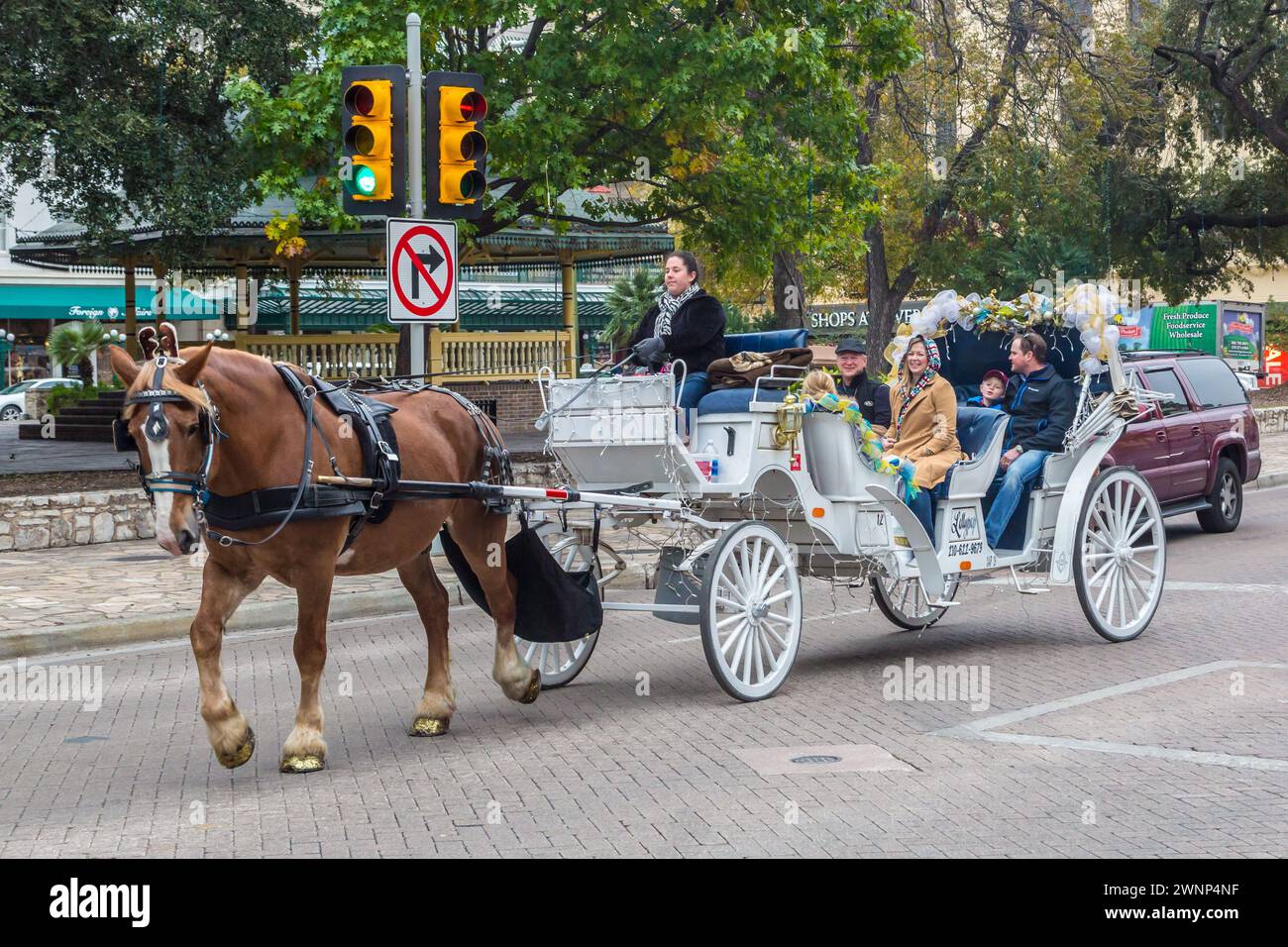 Tourist family on a Lollypop horse and carriage tour in downtown San ...