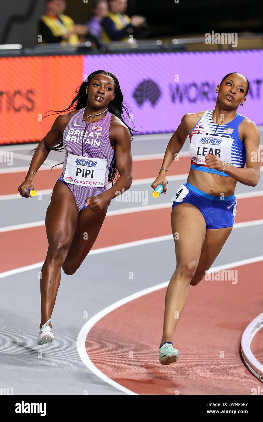 Ama Pipi (GBR, 4x400 Metres Relay) takes on Bailey Lear (USA, 4x400