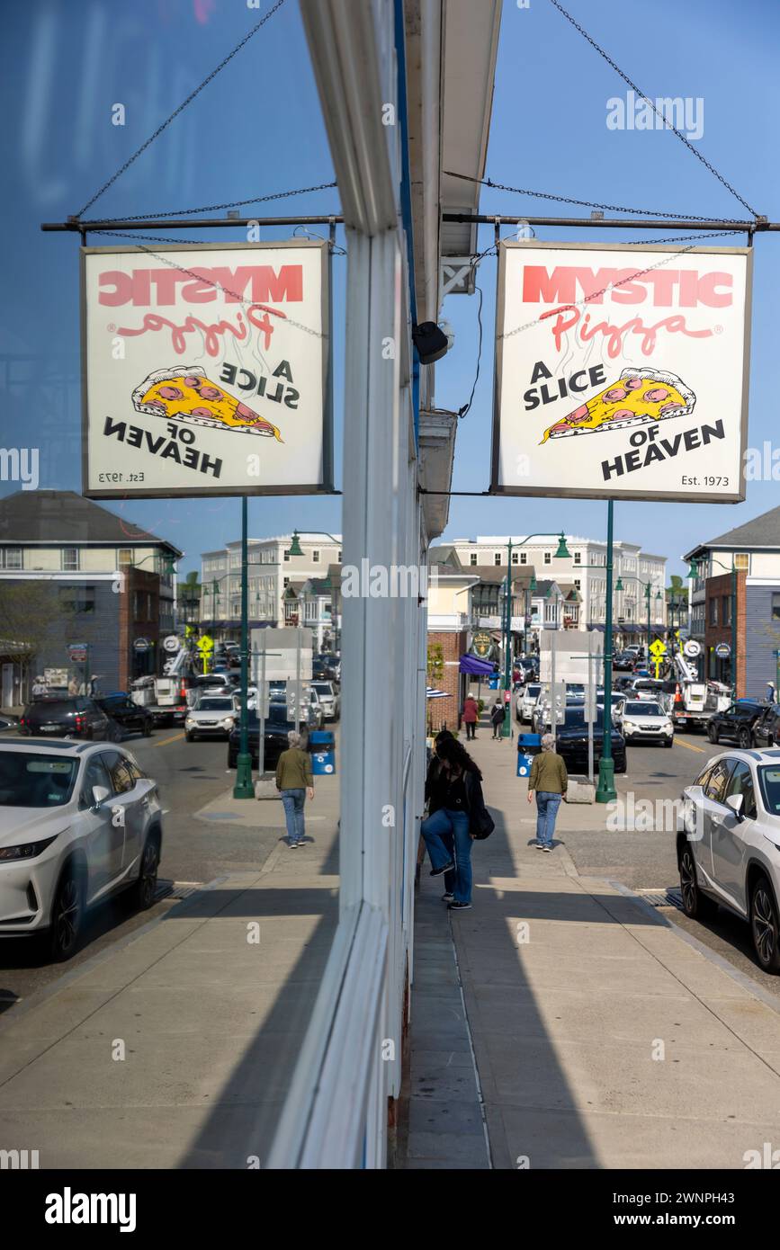 Mystic Pizza in Mystic, Connecticut put the small seaside village in Hollywood when the movie by the same name starred a young Julie Roberts Stock Photo