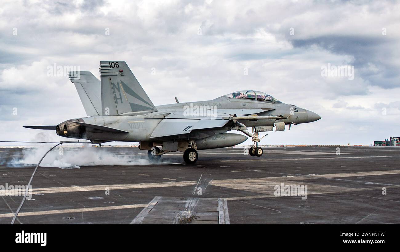 PHILIPPINE SEA (Feb. 28, 2024) An F/A-18F Super Hornet, attached to the “Black Knights” of Strike Fighter Squadron (VFA) 154, lands on the flight deck Stock Photo