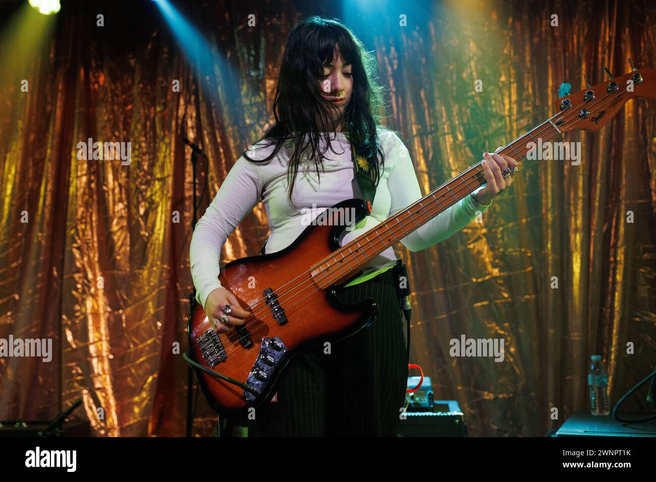 Female bass player hi-res stock photography and images - Alamy