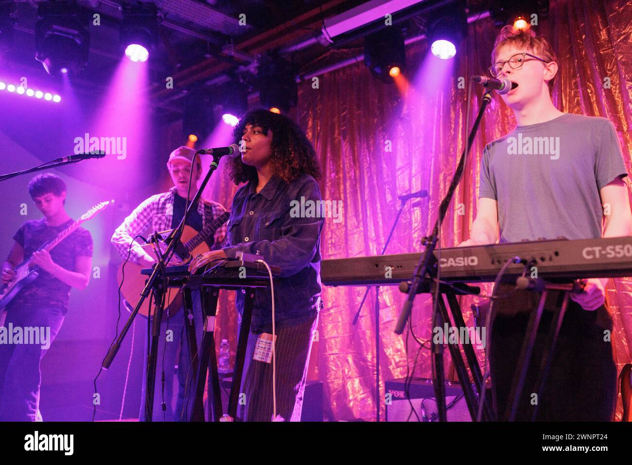 Harrison Jones, Samuel Goater, Jasmine Miller-Sauchella and Tom Lane of indie rock band Ugly performing live onstage in the Community Room at Brudenell Social Club. Stock Photo