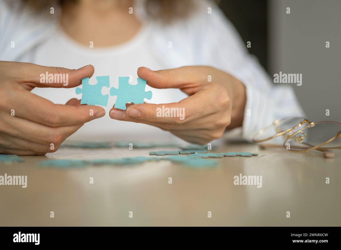 Business woman hands assembling puzzle details concept of finding ...