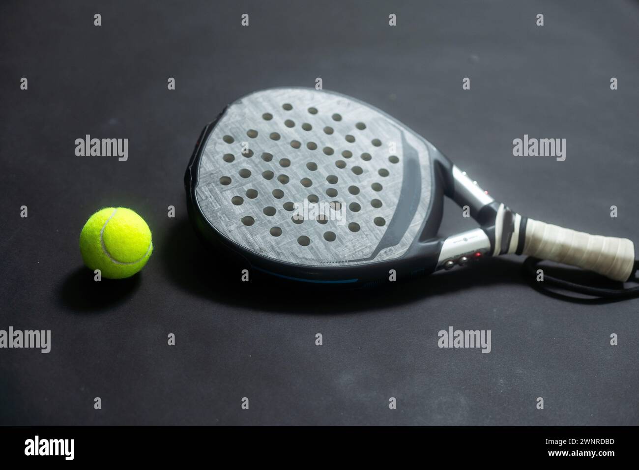 Black padel tennis silhouette hi-res stock photography and images - Alamy