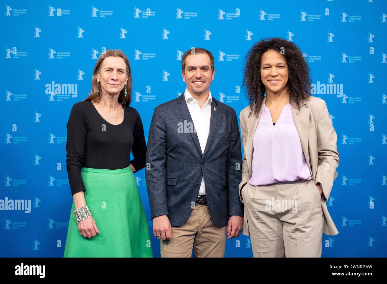 Fußballer Philipp Lahm and Celia äaöic Schirmherren Berlinale Meets Fußball Project und Mariëtte Rissenbeek Geschäftsführerin Berlinale während des Photocalls zum Film Elf Mal Morgen anlässlich der 74. Internationalen Filmfestspiele Berlin. / Soccer players Philipp Lahm and Celia äaöic Patrons of the Berlinale Meets Fußball Project and Mariëtte Rissenbeek Executive Director Berlinale during the photocall for the film Elf Mal Morgen on the occasion of the 74th Berlin International Film Festival. snapshot-photography/K.M.Krause *** Soccer players Philipp Lahm and Celia äaöic Patrons of the Berli Stock Photo