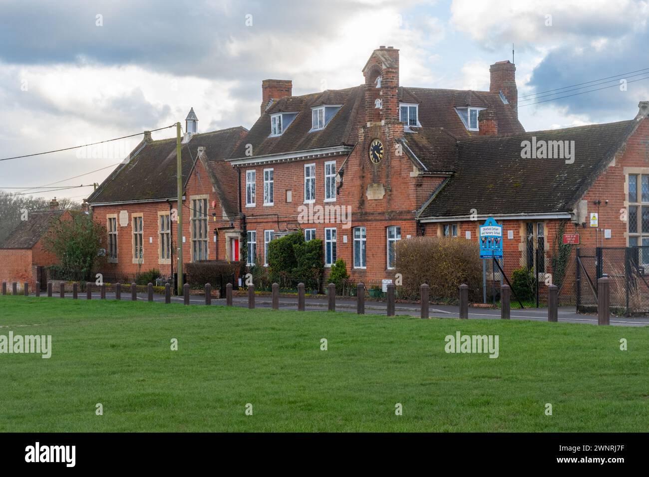 Shinfield Infant and Nursery School on School Green, Shinfield village, Berkshire, England, UK Stock Photo