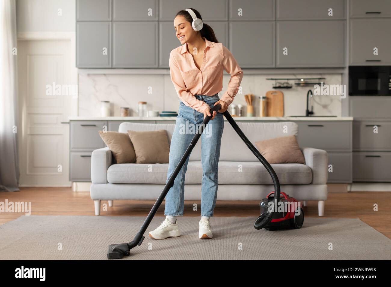 Vacuuming the red carpet hi-res stock photography and images - Alamy