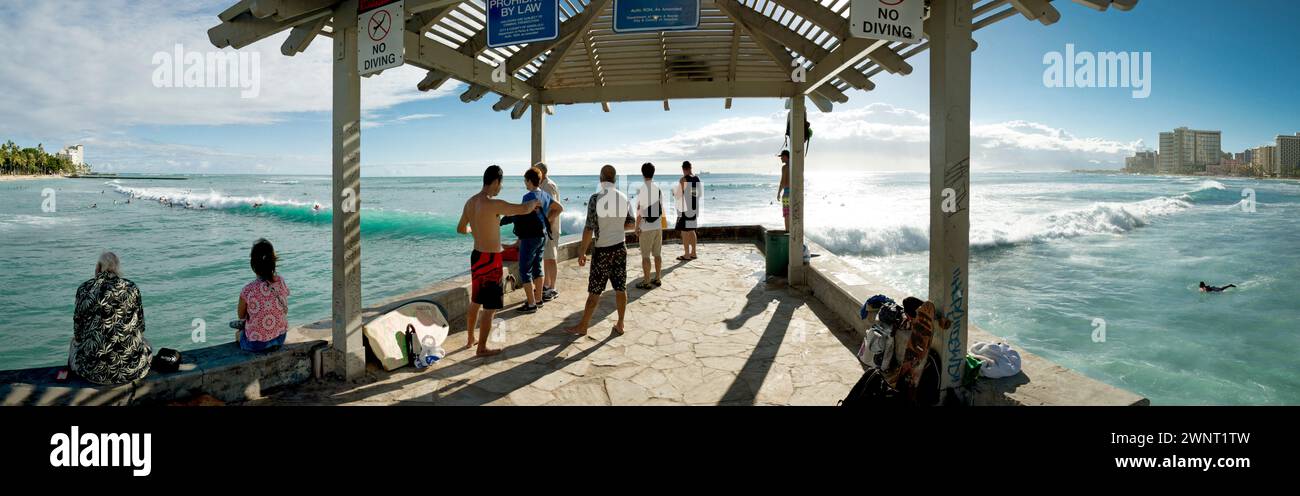 Waikiki beach pier hi-res stock photography and images - Alamy