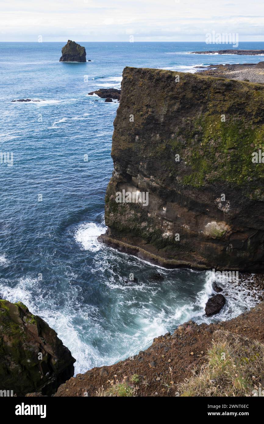 Küste, Felsküste, Steilküste, Atlantischer Ozean, Eismeer, Halbinsel Reykjanes, Reykjanes-Halbinsel, Island, Iceland, coast, ocean Stock Photo