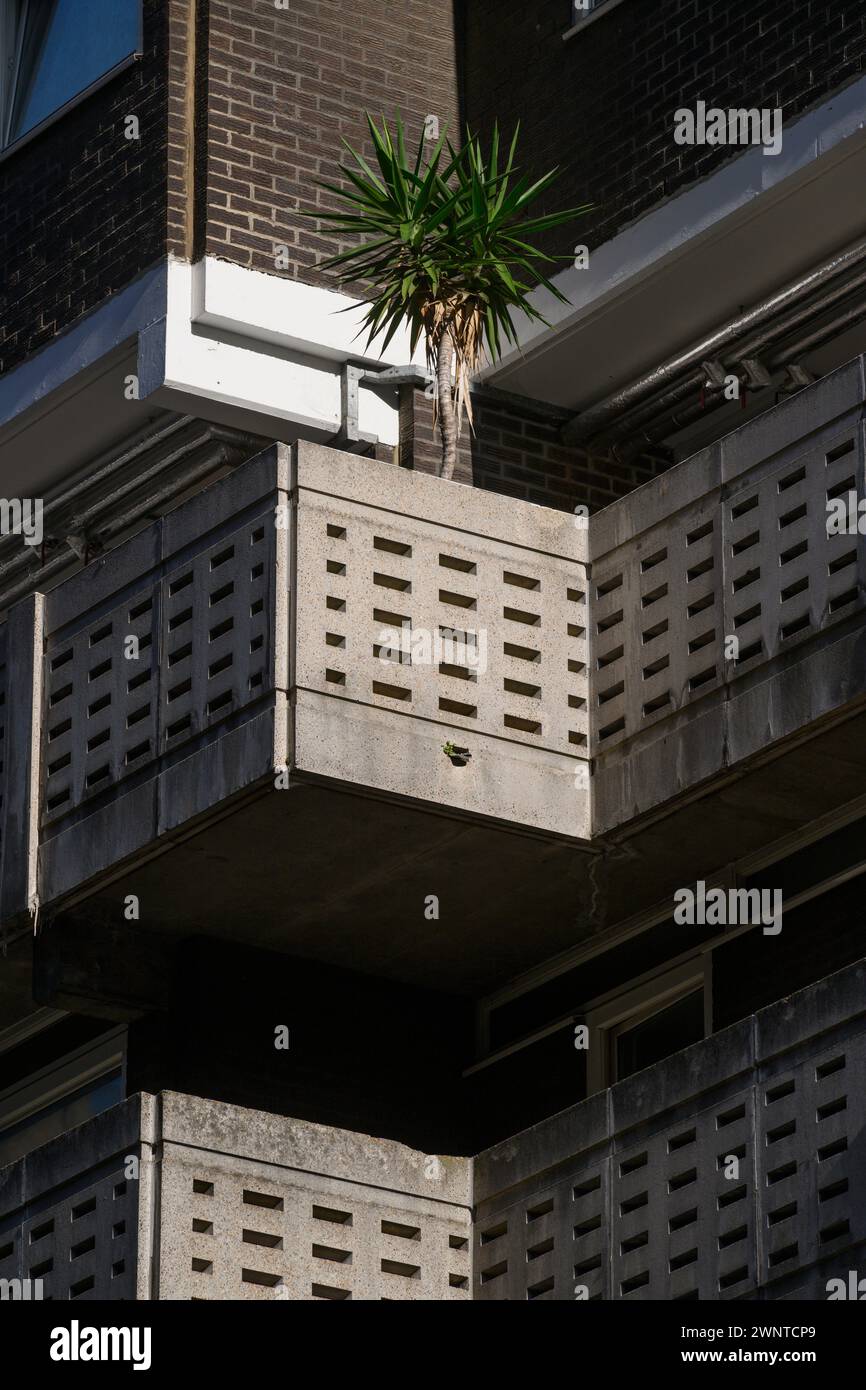 British housing estate balcony hi-res stock photography and images - Alamy