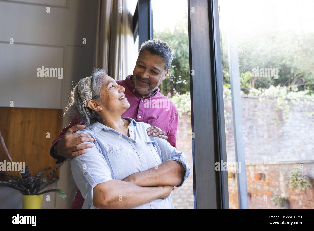 Man hugging woman from behind hi-res stock photography and images - Alamy